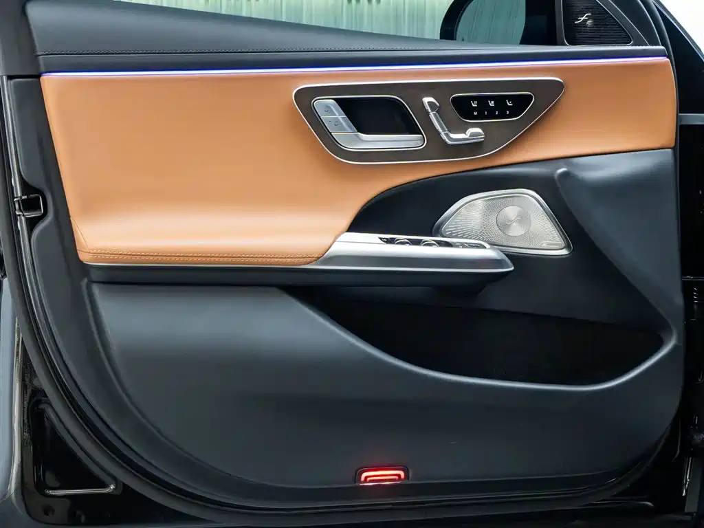 Mercedes-Benz E-Class 2025 — фото 18