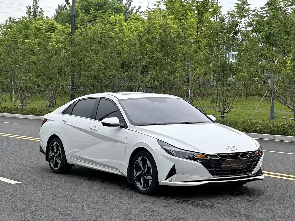 Hyundai Elantra 2022 — фото 3
