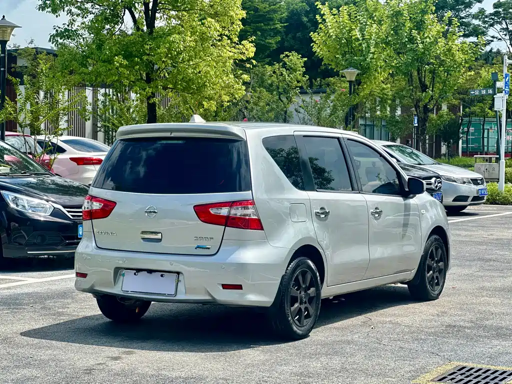 Nissan Livina 2018 — фото 6