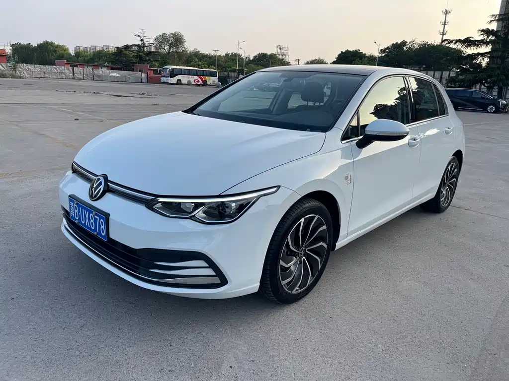 Volkswagen Golf 2024