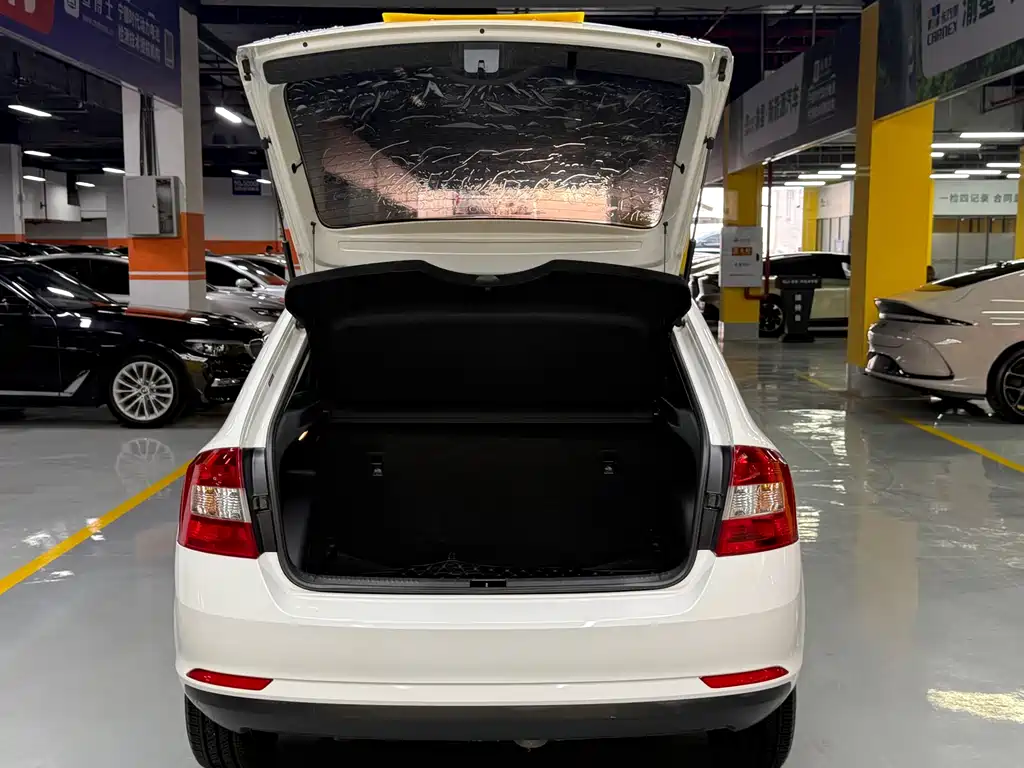 Skoda Rapid Spaceback 2019 — фото 23