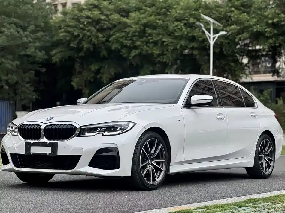 BMW 3 Series 2021 — фото 1