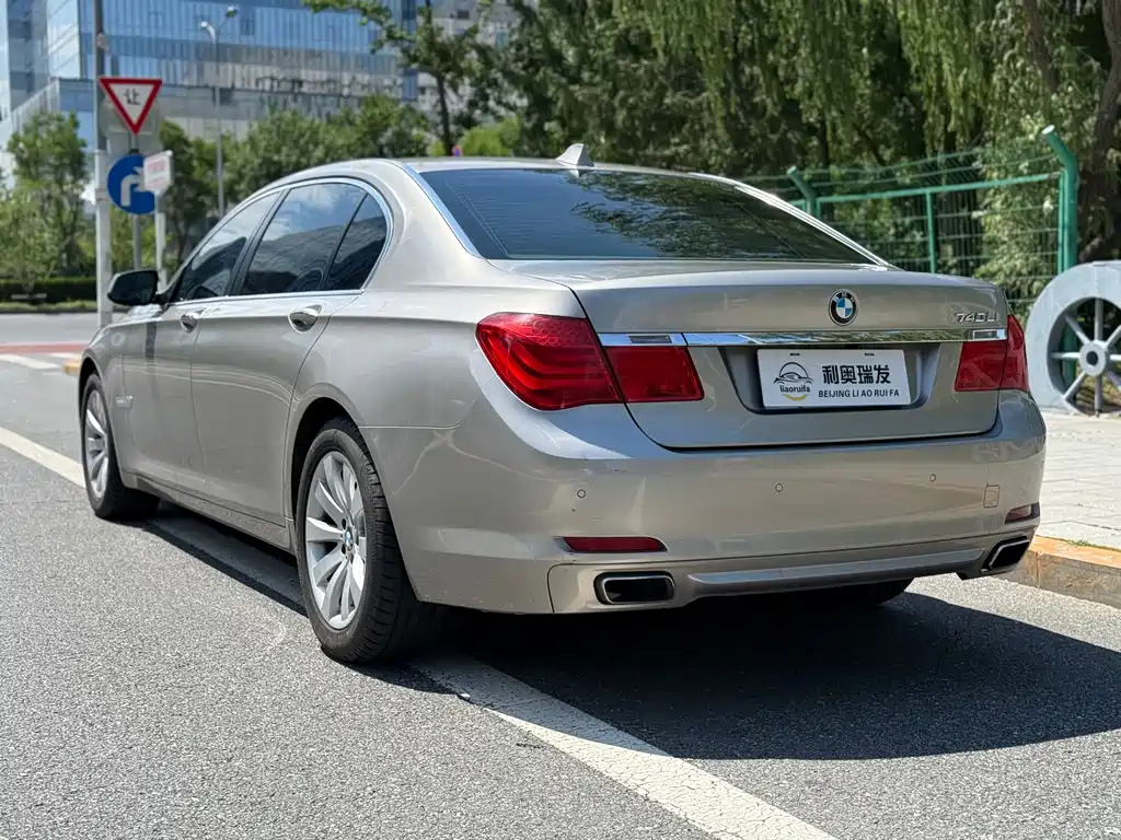 BMW 7 Series 2011 — фото 4