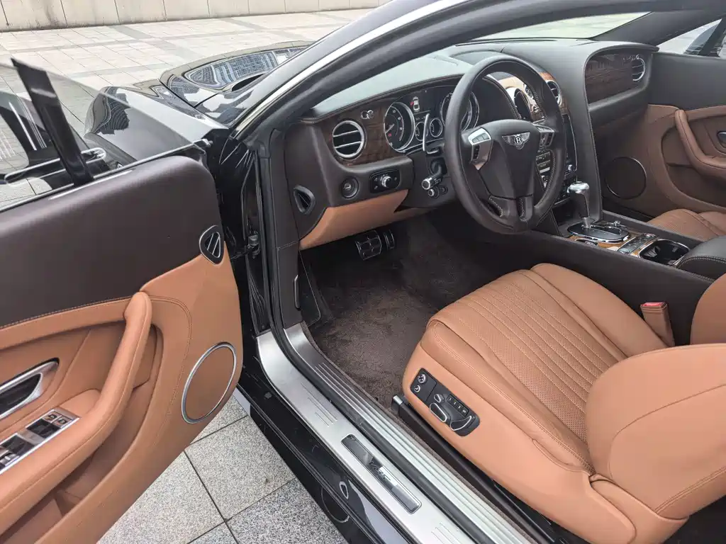 Bentley Continental 2018 — фото 14