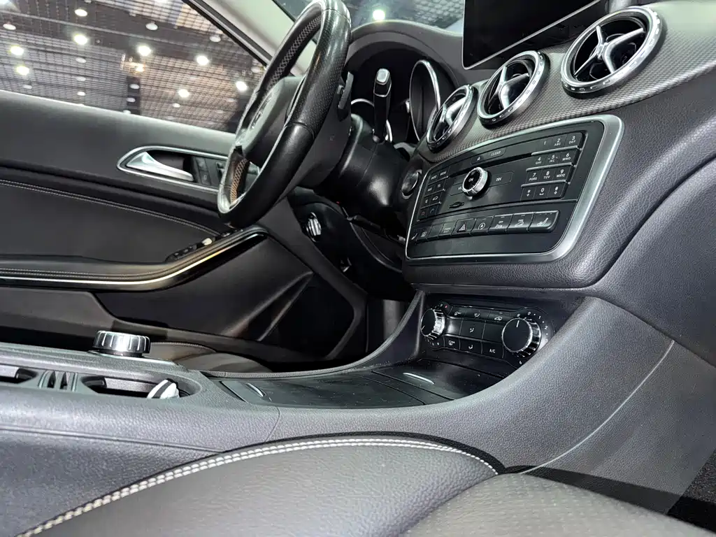 Mercedes-Benz GLA 2017 — фото 18