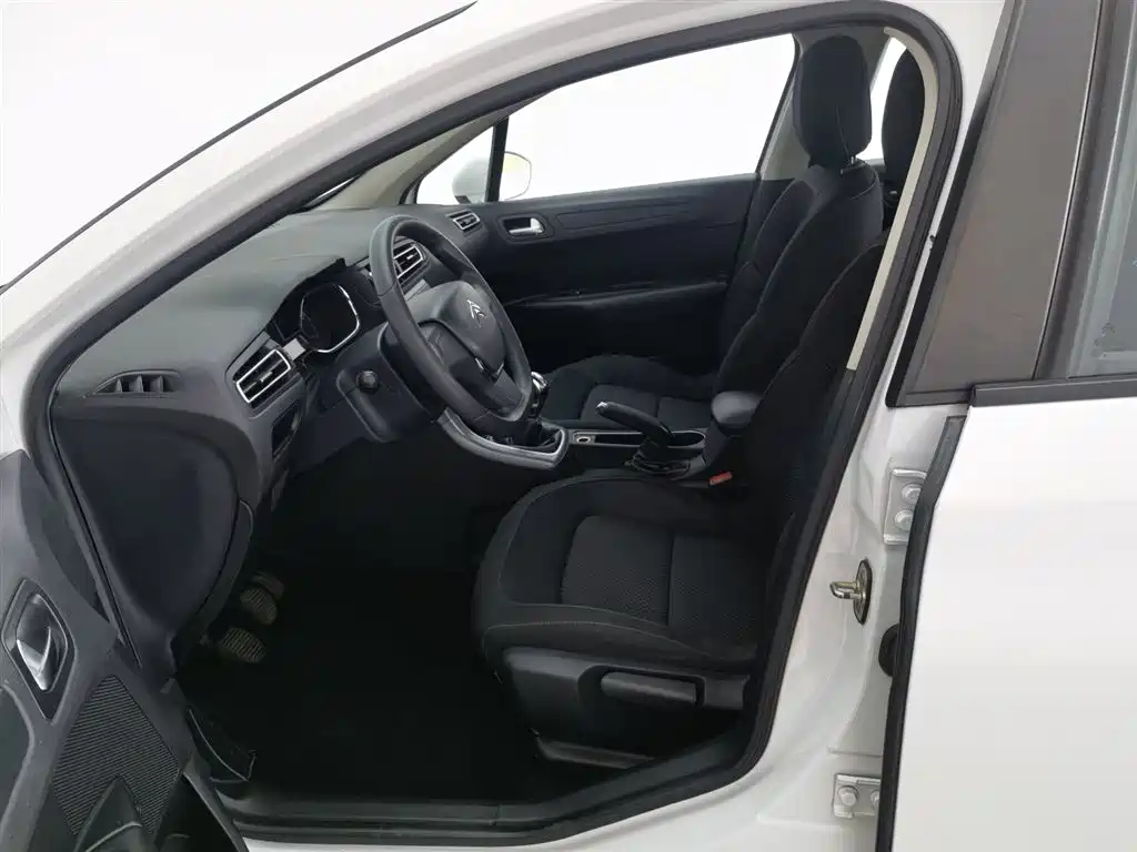 Citroen C4 2017 — фото 10
