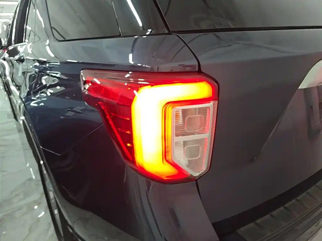 Ford Explorer 2020 — фото 8