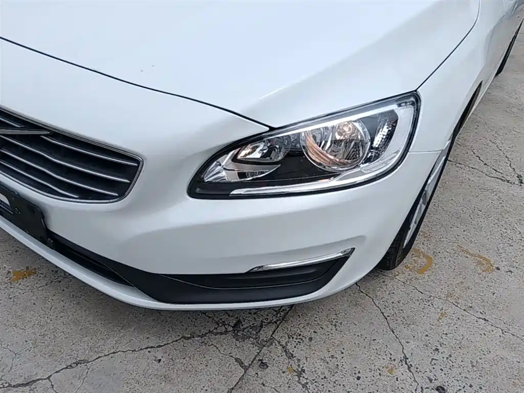 Volvo S60 2015 — фото 24