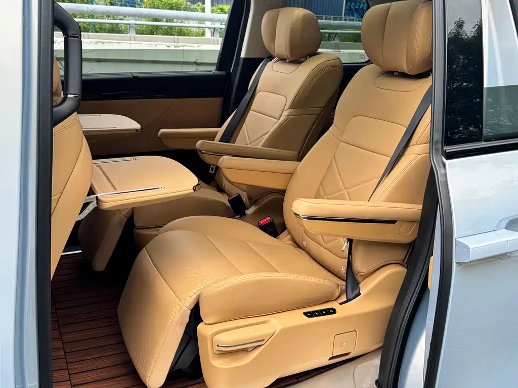 GAC Motor E8 PHEV 2024
