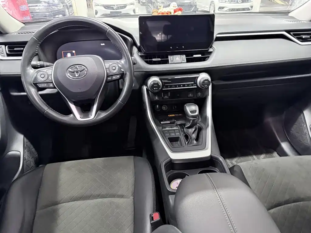Toyota RAV4 2023 — фото 14