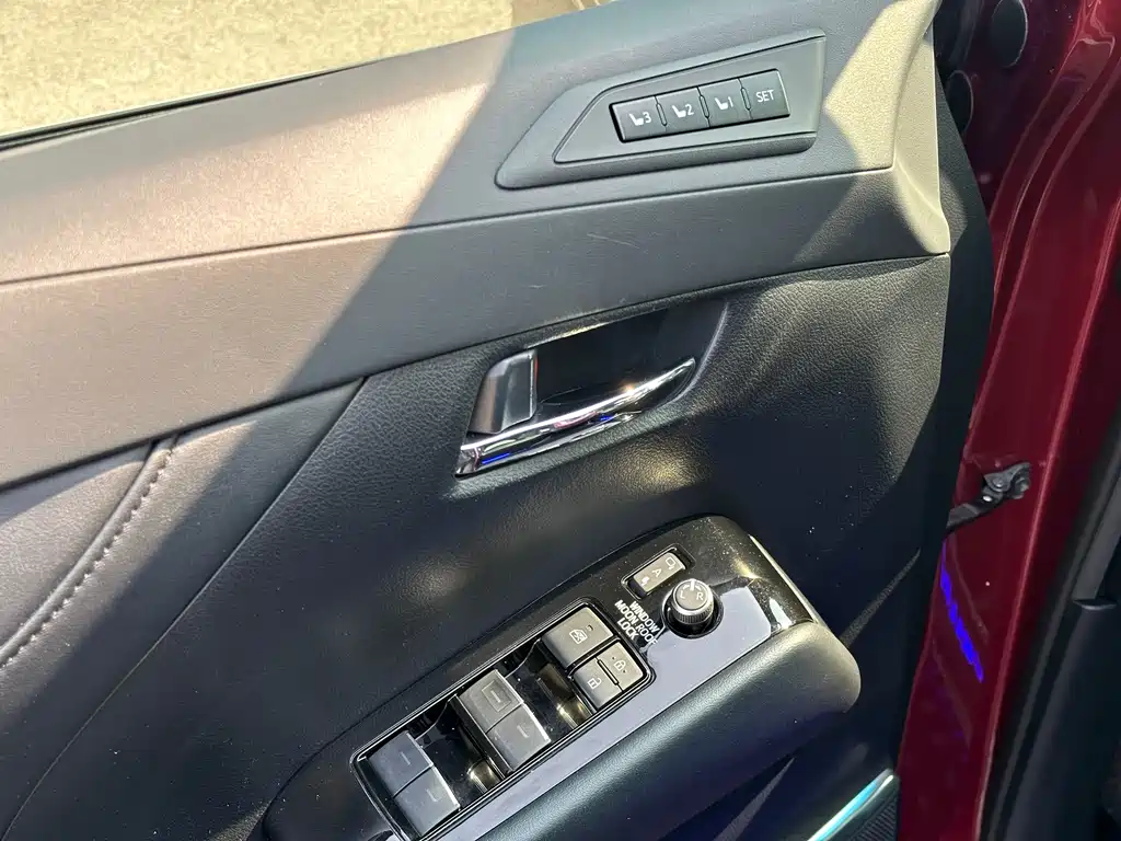 Toyota Vellfire 2022 — фото 11