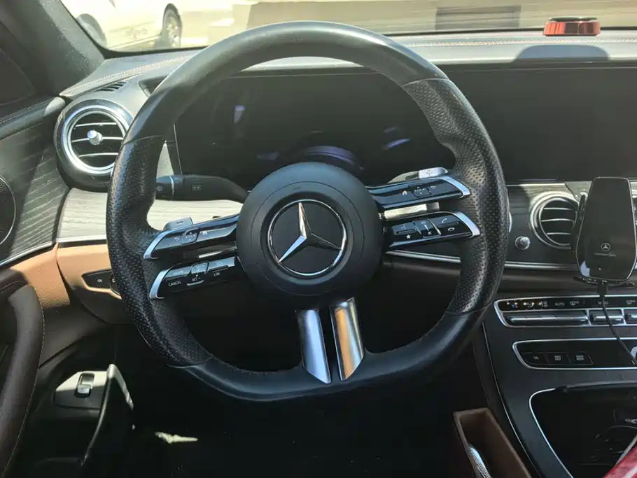 Mercedes-Benz E-Class 2021 — фото 15