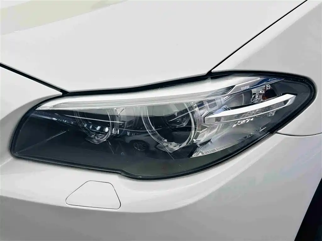 BMW 5 Series 2015 — фото 11