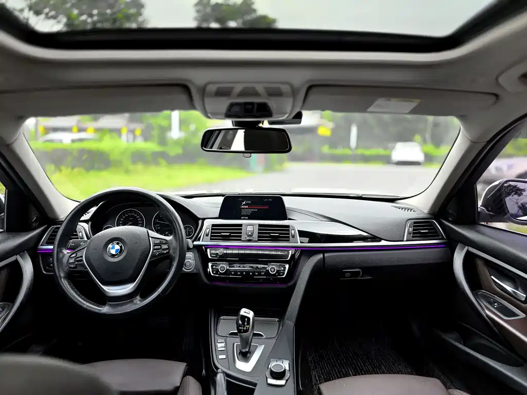 BMW 3 Series 2018 — фото 12