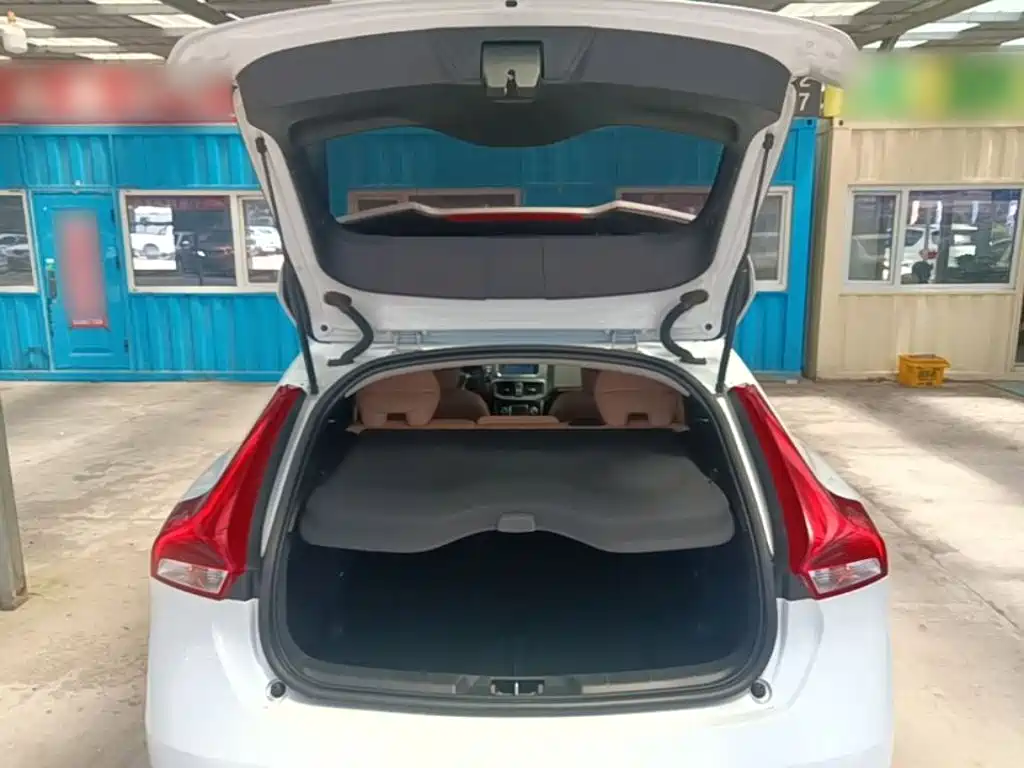 Volvo V40 2016 — фото 19