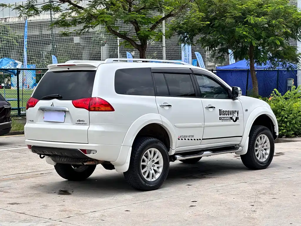 Mitsubishi Pajero Sport 2016