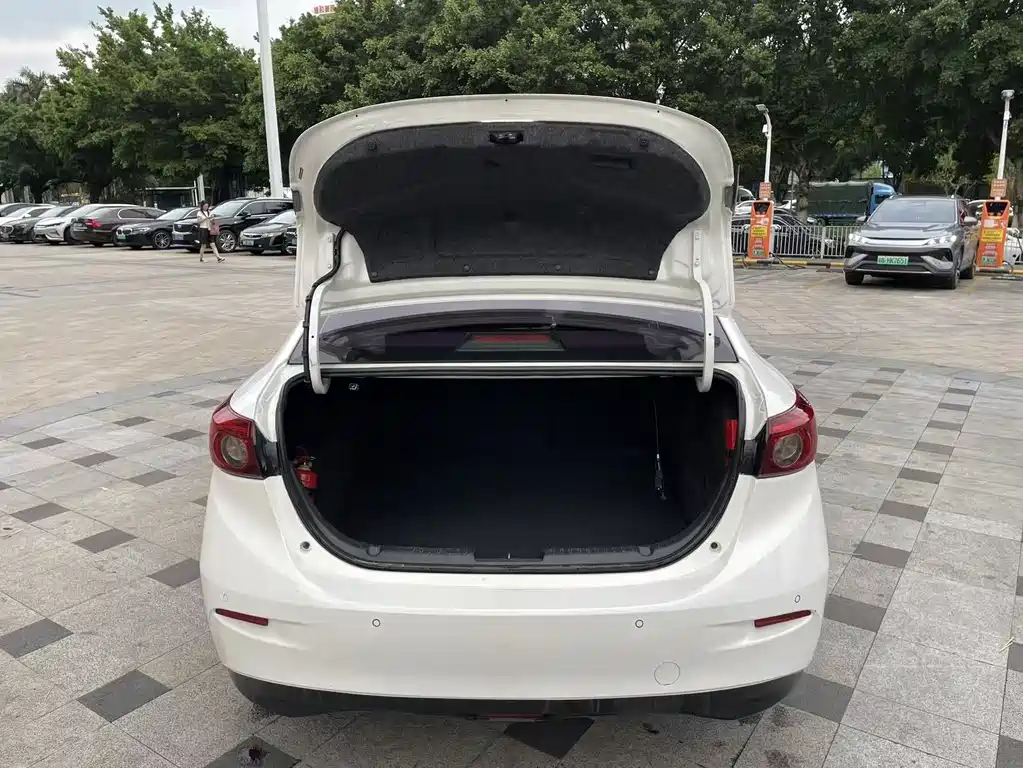 Mazda 3 Axela 2019 — фото 12