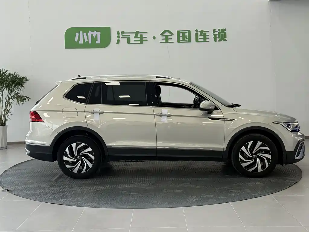 Volkswagen Tiguan L 2023 — фото 6
