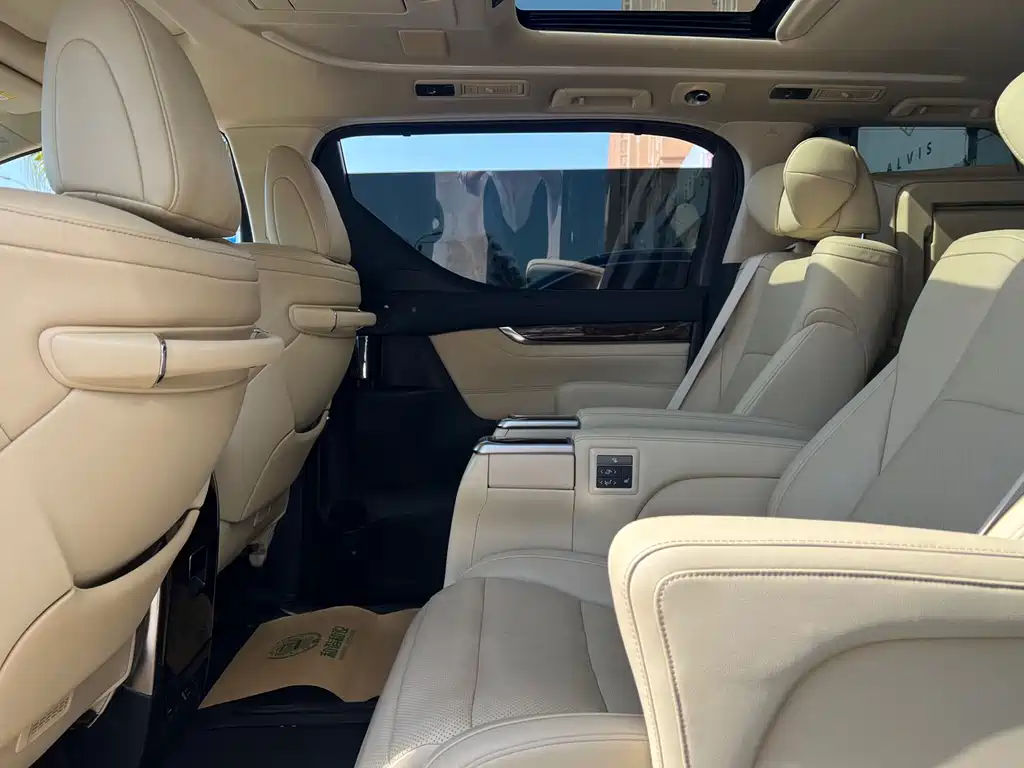 Toyota Alphard 2022 — фото 13