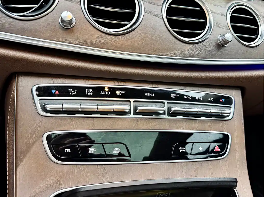 Mercedes-Benz E-Class 2021 — фото 16