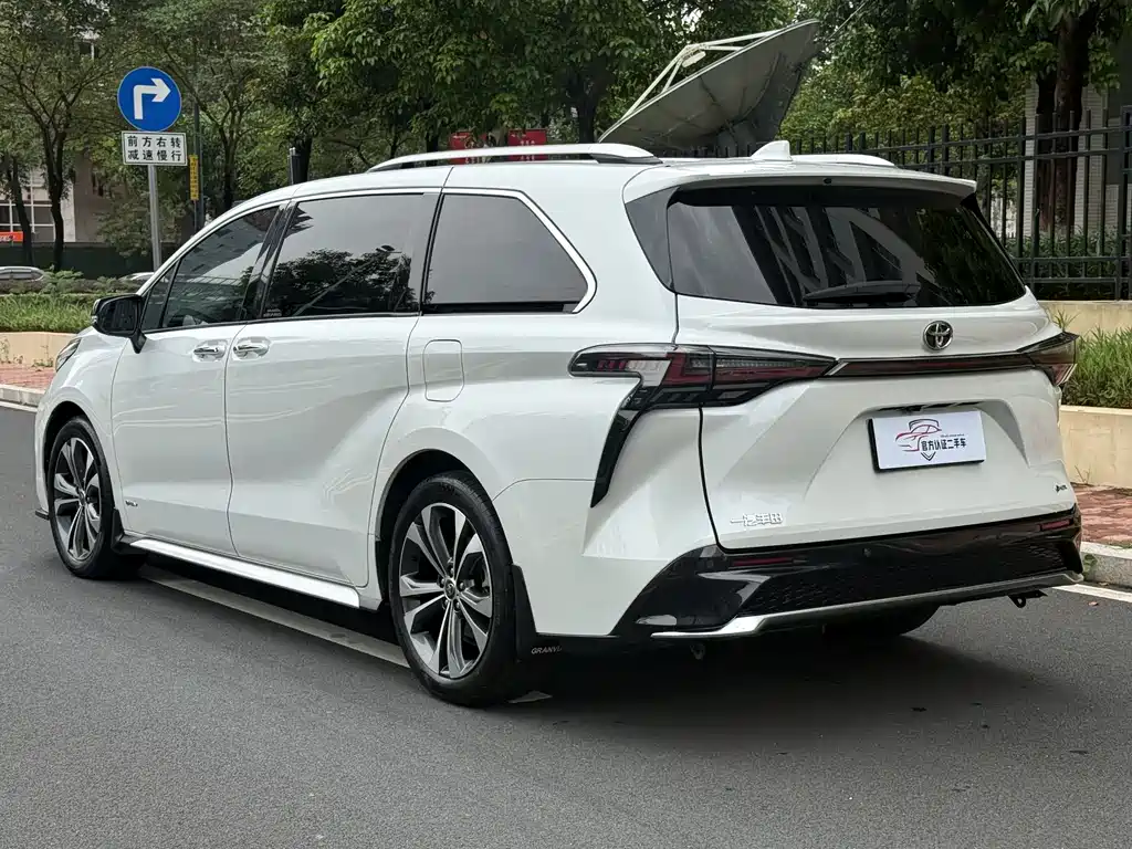 Toyota Granvia 2024