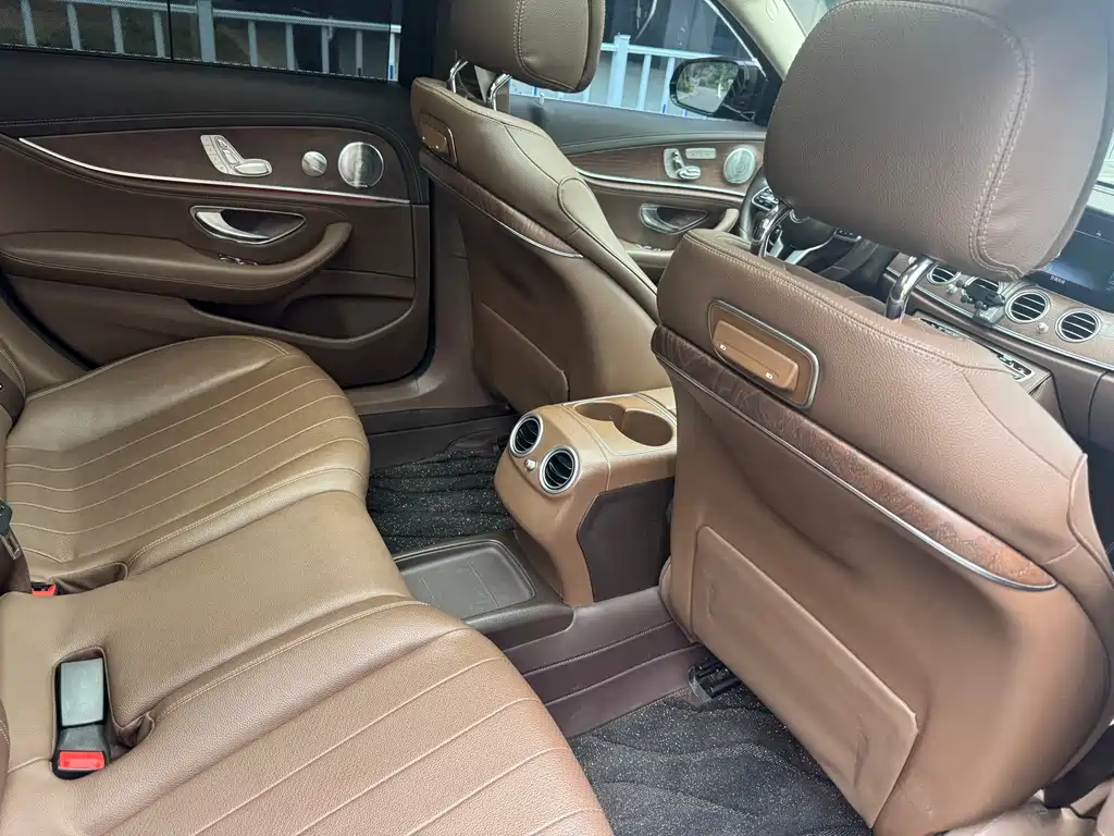 Mercedes-Benz E-Class 2019 — фото 14