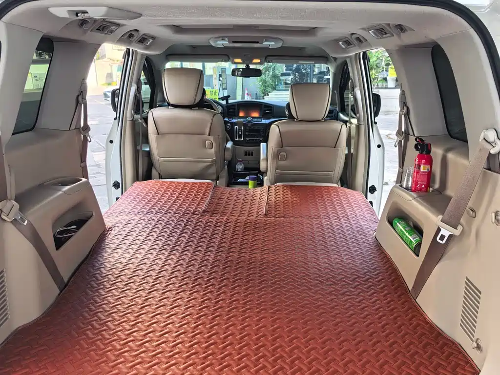 Nissan Quest 2018 — фото 15