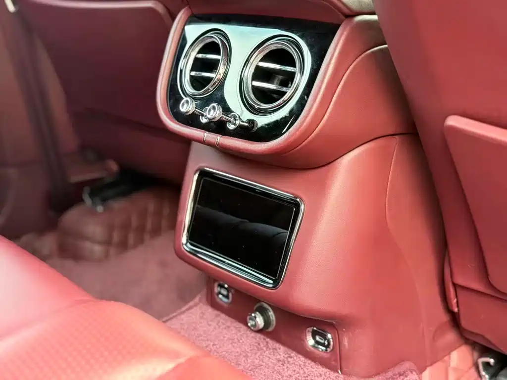 Bentley Bentayga 2022 — фото 10