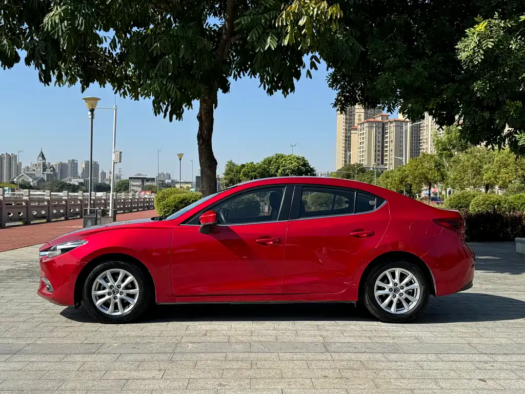 Mazda 3 Axela 2018 — фото 11