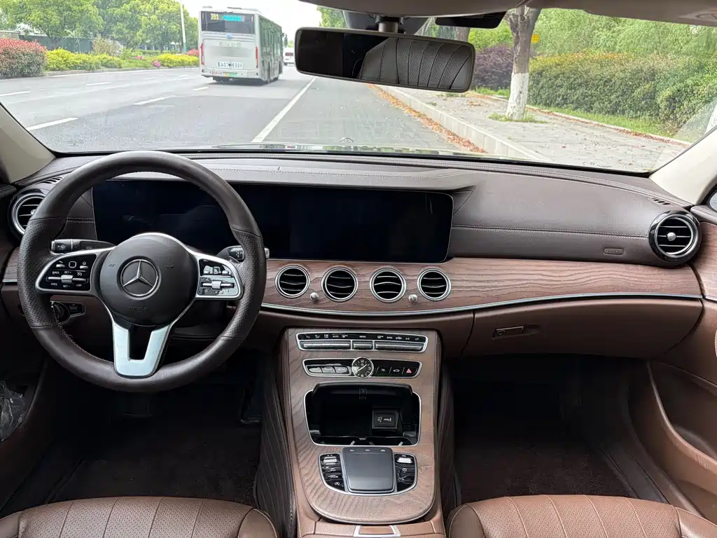 Mercedes-Benz E-Class 2020 — фото 10