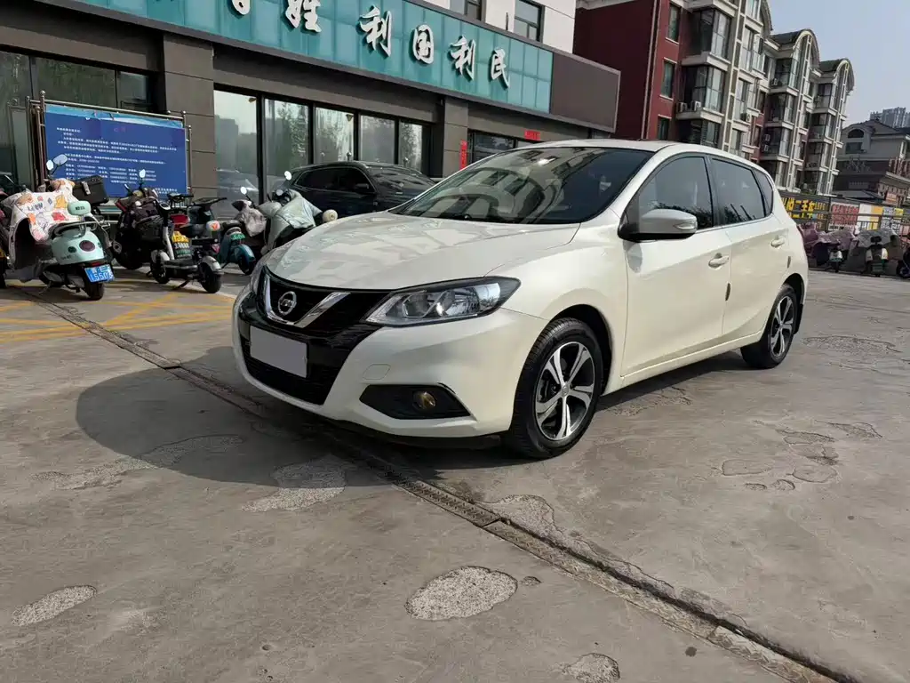 Nissan Tiida 2017 — фото 1