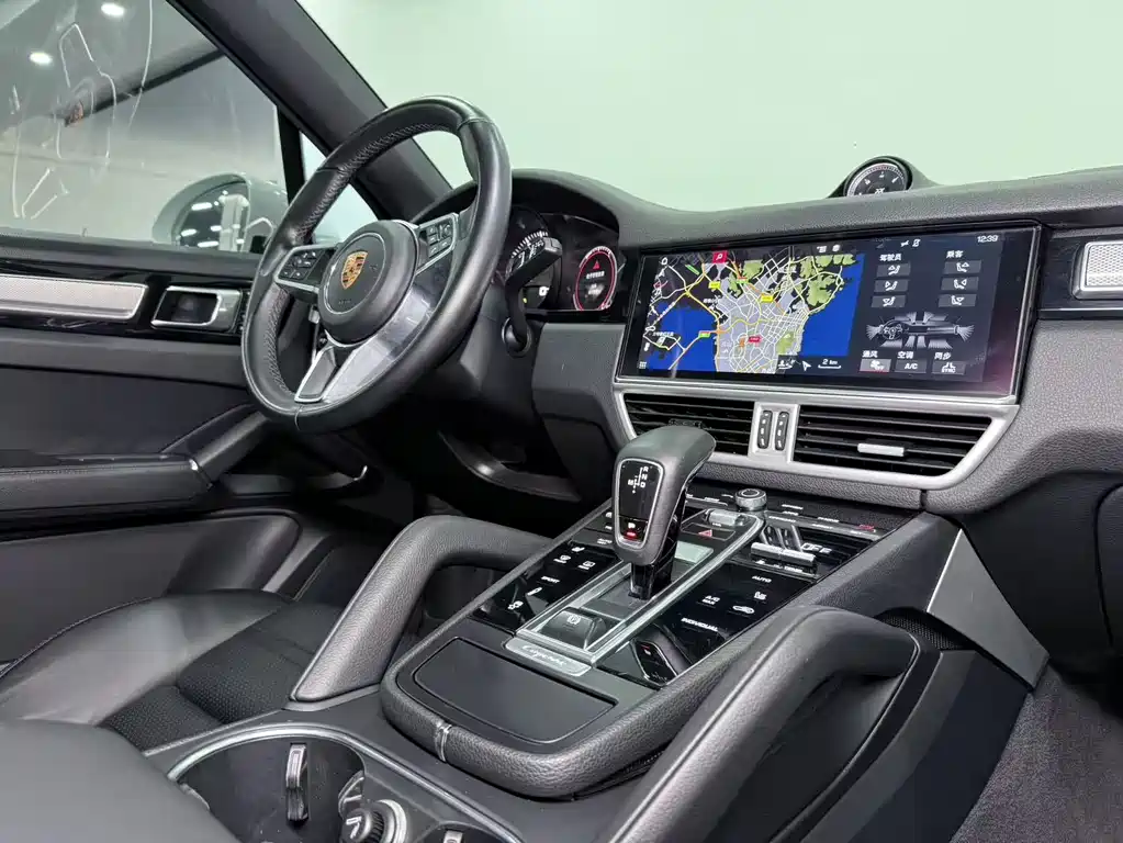 Porsche Cayenne 2018 — фото 12
