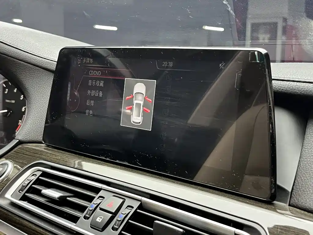 BMW 7 Series 2013 — фото 14