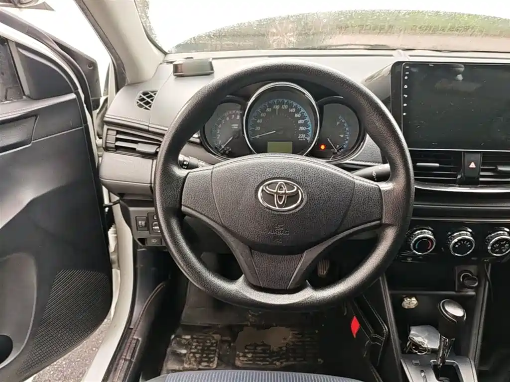 Toyota Yaris L 2019 — фото 11