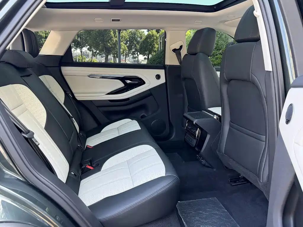 Land Rover Evoque 2022 — фото 15