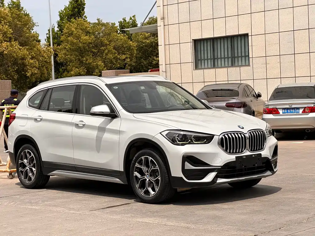 BMW X1 2022 — фото 3