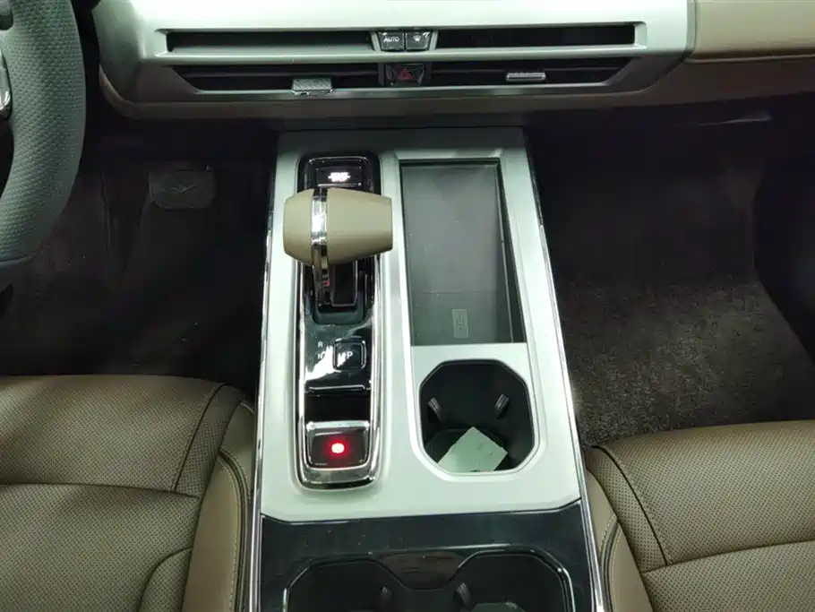 GAC Motor Trumpchi GS4 2024 — фото 16