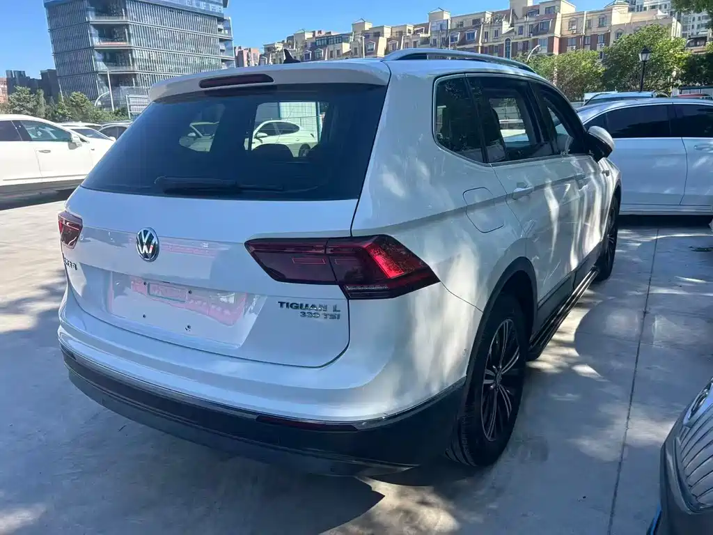 Volkswagen Tiguan L 2017 — фото 4