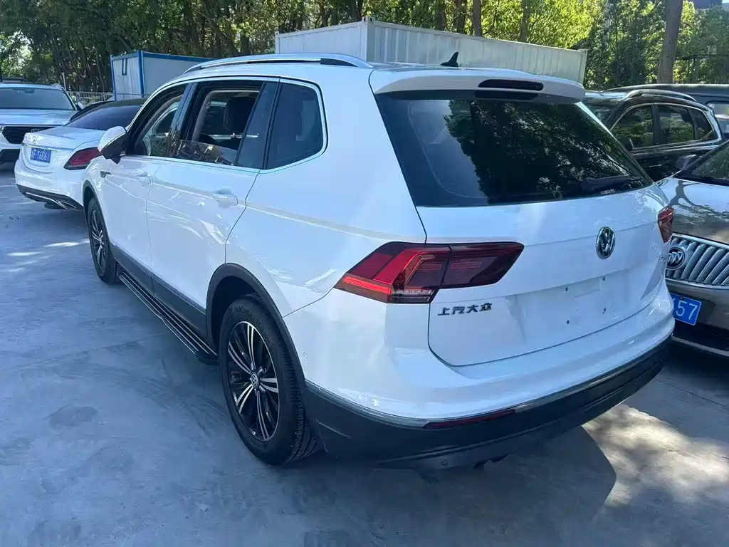 Volkswagen Tiguan L 2017 — фото 5