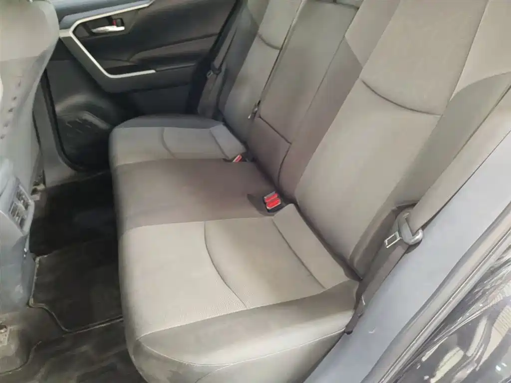 Toyota RAV4 2020 — фото 17