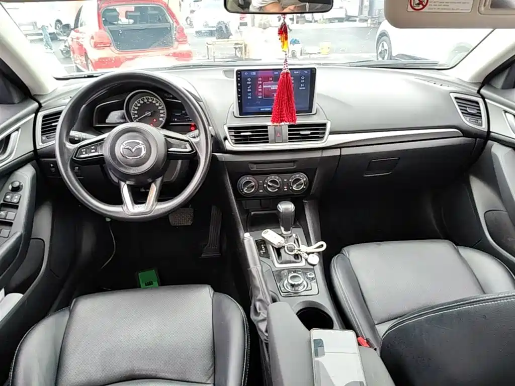 Mazda 3 Axela 2018 — фото 10
