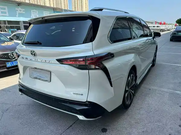Toyota Granvia 2024