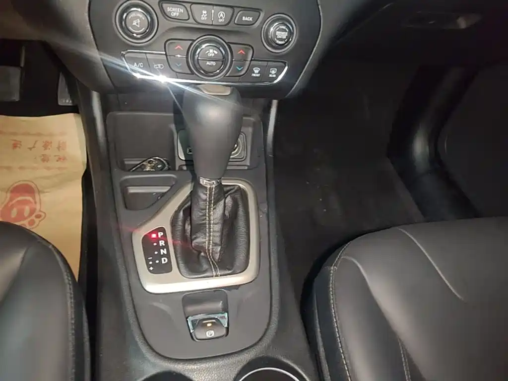 Jeep Cherokee 2016 — фото 14