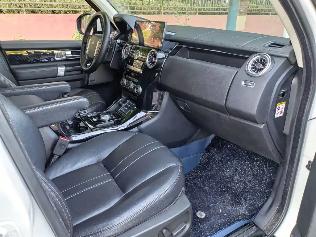 Land Rover Discovery 2014 — фото 10