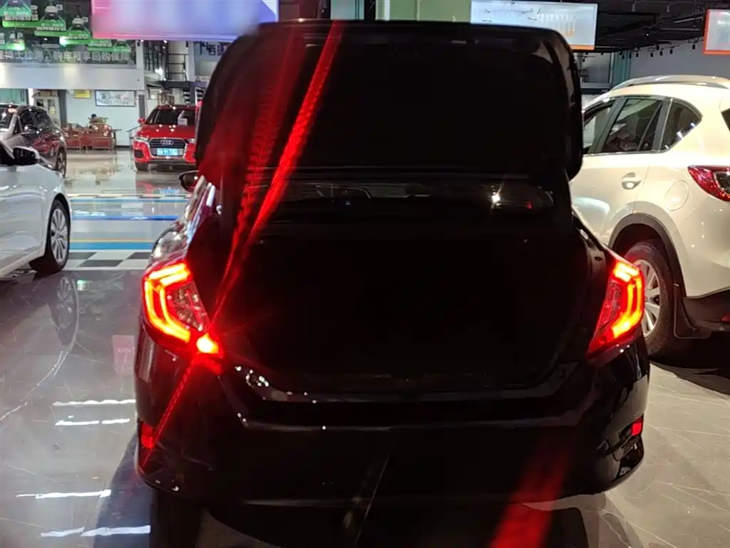 Honda Civic 2019 — фото 19