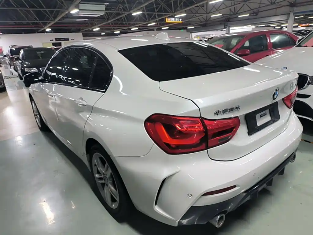BMW 1 Series 2019 — фото 23
