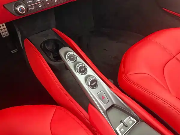 Ferrari F8 2022