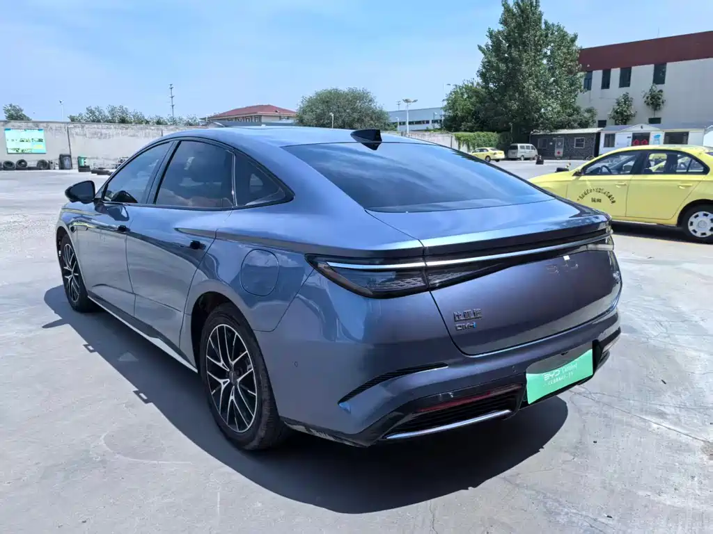 BYD Seal 07 DM-i 2025 — фото 8