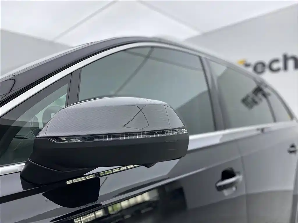 Audi Q7 2023 — фото 30