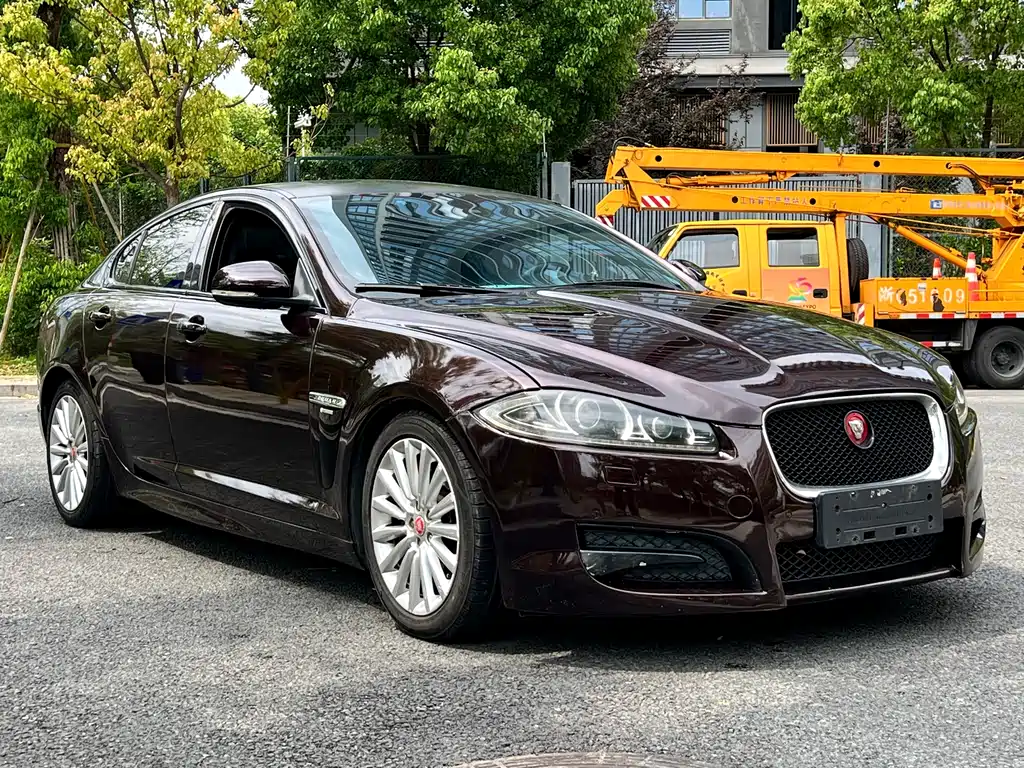 Jaguar XF 2015 — фото 3